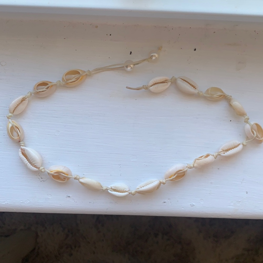 Cream shell necklace